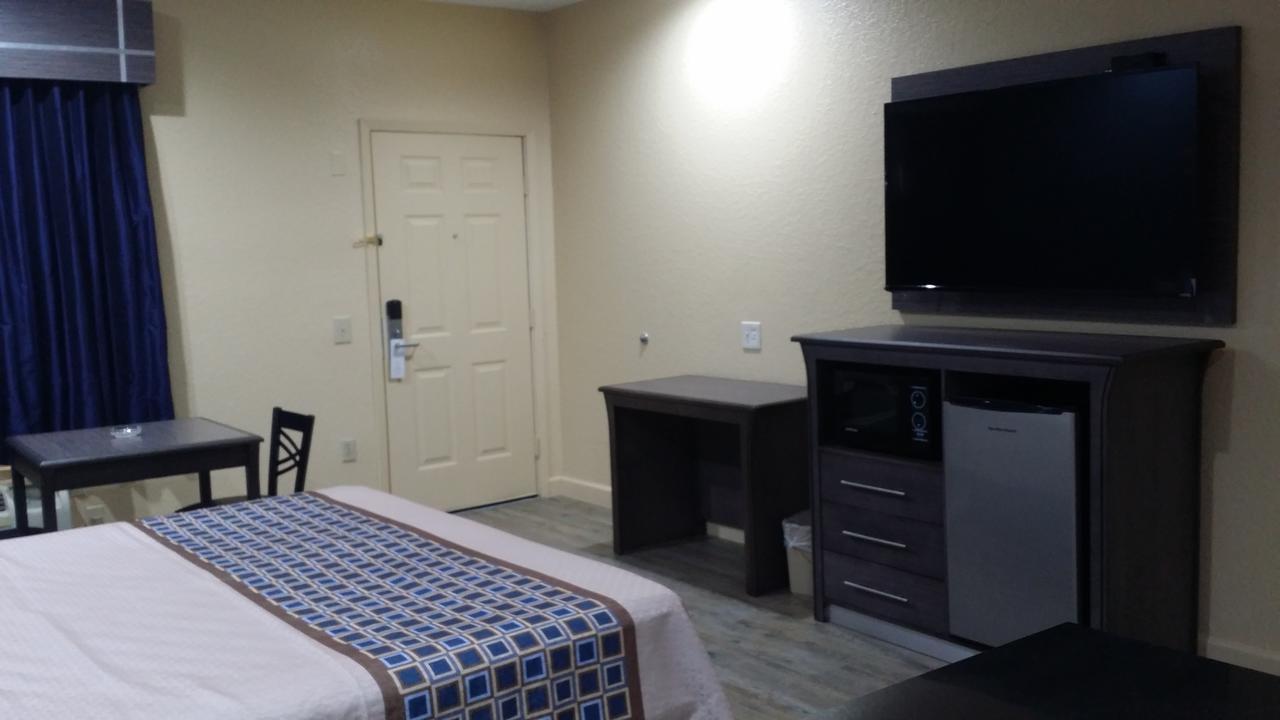 Americas Best Value Inn & Suites Northeast Houston Exterior photo