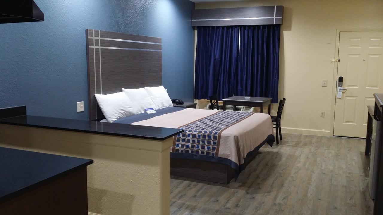 Americas Best Value Inn & Suites Northeast Houston Exterior photo